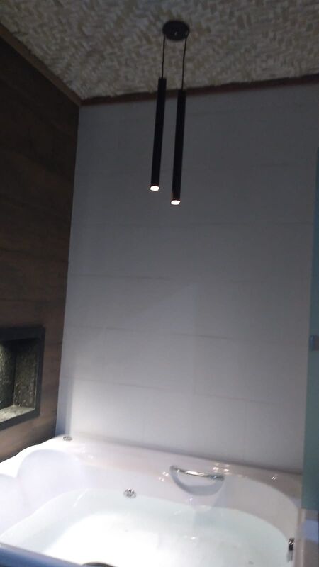 Amenities de banho e toalhas
